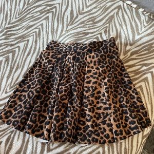 Pleated leopard skirt